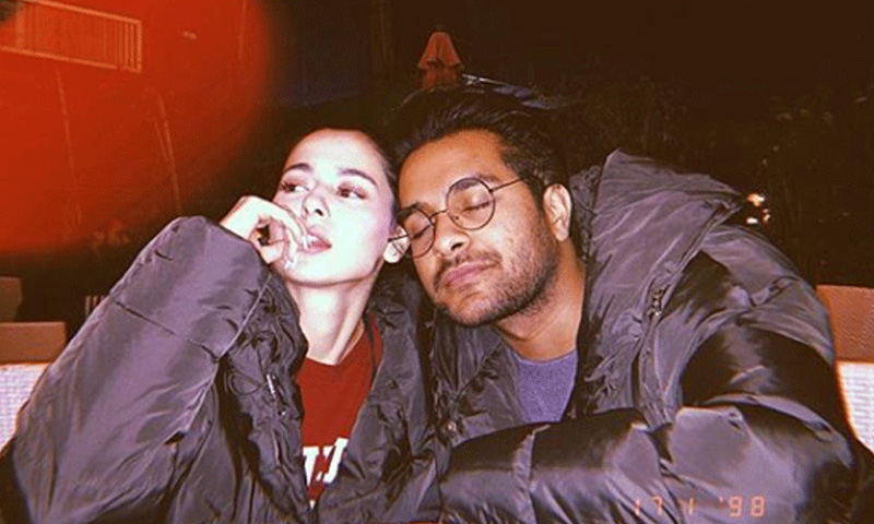 ہانیہ عامر عاصم اظہر کے نام کا ماسک پہن کر کنسرٹ پہنچ گئیں