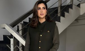 فضا علی کی شوہر کے کپڑوں میں تصاویر، سوشل میڈیا پر بحث چھڑ گئی