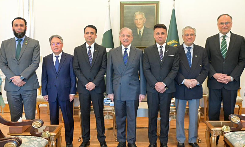 وزیراعظم سے پاکستانی خلا بازوں کی ملاقات، خلائی مشن کو تاریخی سنگ میل قرار دے دیا