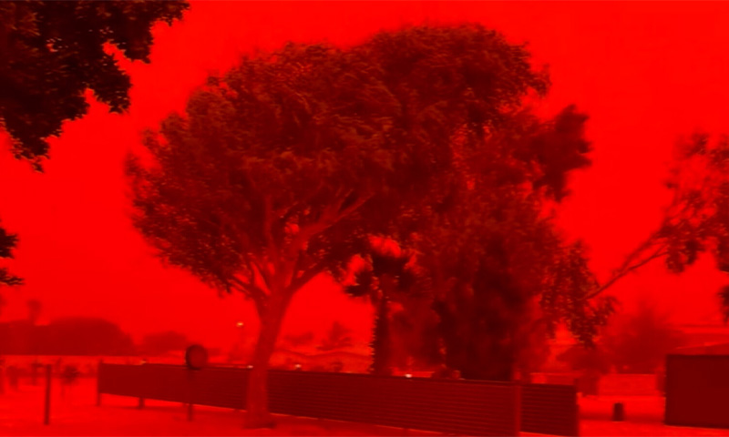 آسٹریلیا میں خوفناک منظر، طوفان سے قبل آسمان کا رنگ حیران کن طور پر تبدیل