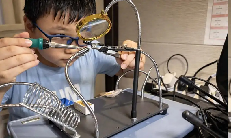 چین میں 14 سالہ لڑکے کا حیران کن کارنامہ