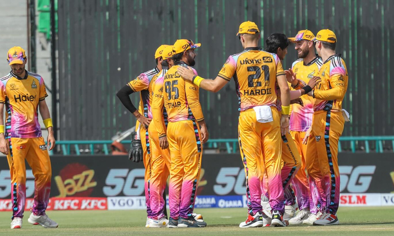 پشاور زلمی کے فاسٹ باؤلر علی رضا کی کراچی کنگز کیخلاف ہیٹ ٹرک