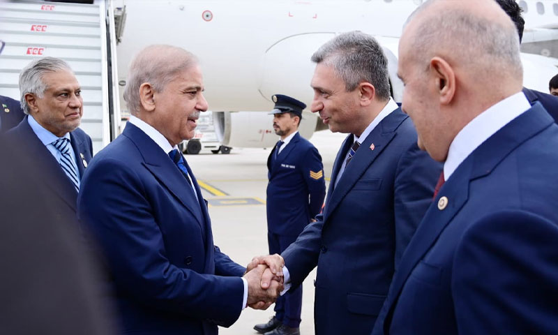 وزیراعظم شہباز شریف ترکیہ پہنچ گئے