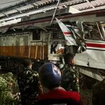 انڈونیشیا ٹرین حادثہ، ہلاکتیں 14 ہو گئیں، ریسکیو آپریشن جاری