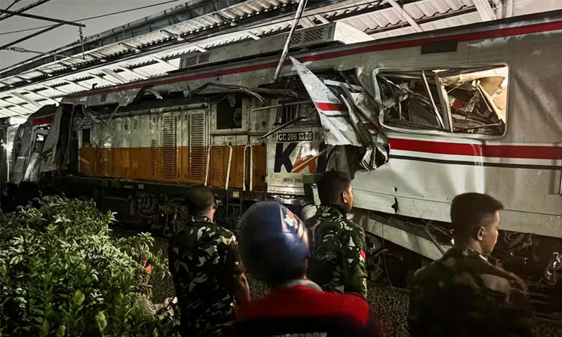 انڈونیشیا ٹرین حادثہ، ہلاکتیں 14 ہو گئیں، ریسکیو آپریشن جاری