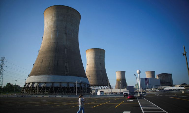 امریکی حملوں سے پاور پلانٹس بچانے کیلئے ایرانی وزیر کی ہیومن چین بنانے کا اعلان