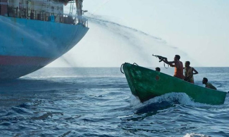 صومالیہ کے قریب قزاقوں کا بحری جہاز پر قبضہ ، یرغمالیوں میں 11 پاکستانی بھی شامل