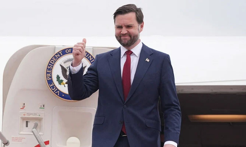 امریکی نائب صدر جے ڈی وینس وفد کے ہمراہ واپس روانہ