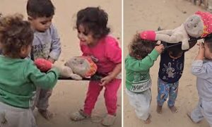 گڑیا کا جنازہ ، غزہ میں بچوں کی ویڈیو نے دل پگھلا دیئے