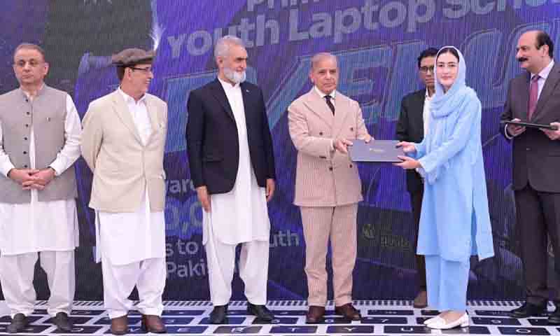 دانش اسکولوں کا جال پورے ملک میں بچھائیں گے، ہونہار نوجوان پاکستان کا فخر ہیں، وزیراعظم