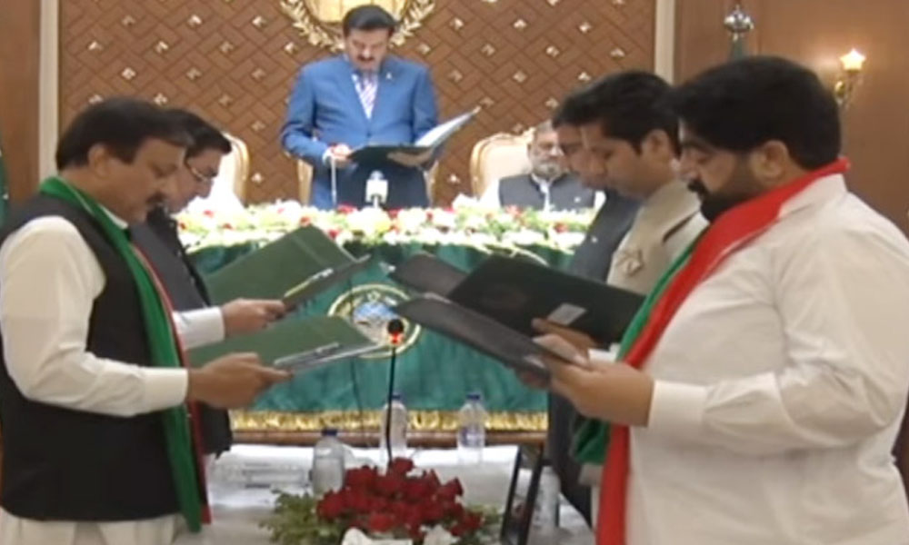 خیبرپختونخوا کابینہ کے نئے اراکین نے حلف اٹھا لیا