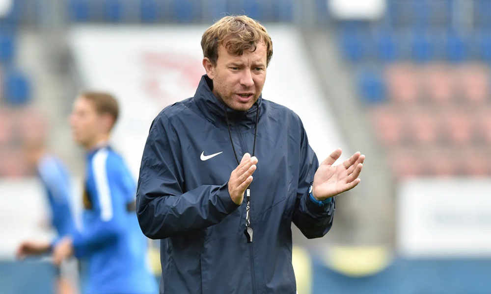 چیک ویمن فٹبال ٹیم کے کوچ پر خواتین کی خفیہ ویڈیوز بنانے کے الزام پر تاحیات پابندی لگادی گئی