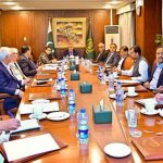 اسحاق ڈار نے پیٹرول اور ڈیزل کے اسٹاک کو تسلی بخش قرار دے دیا