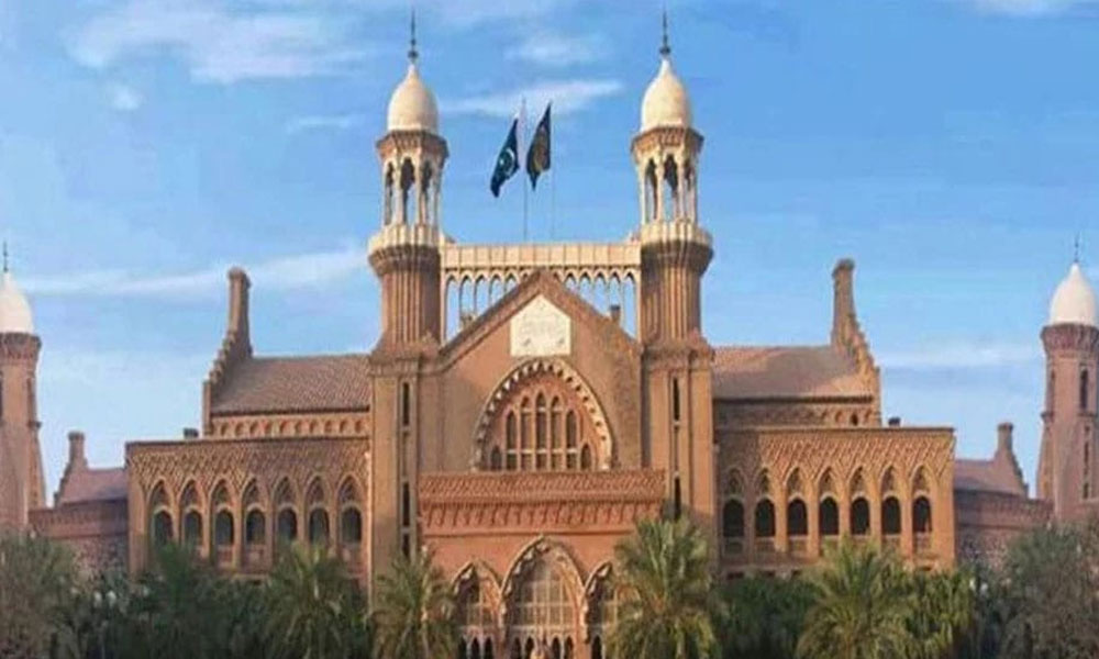 اسکولوں میں چھٹیوں کیخلاف عدالت میں درخواست دائر، حکومت سے جواب طلب