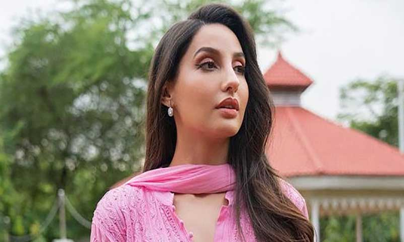 نورا فتیحی نے متنازع گانے پر معافی مانگ لی