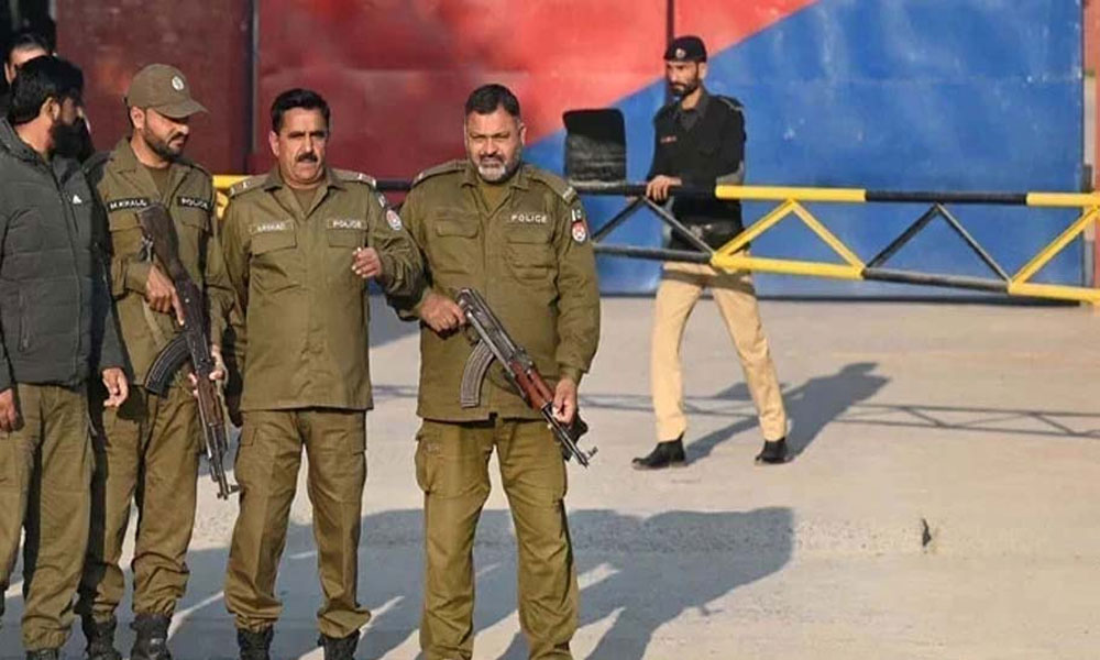 عیدی مانگنے والے پولیس اہلکاروں کیخلاف مقدمات درج