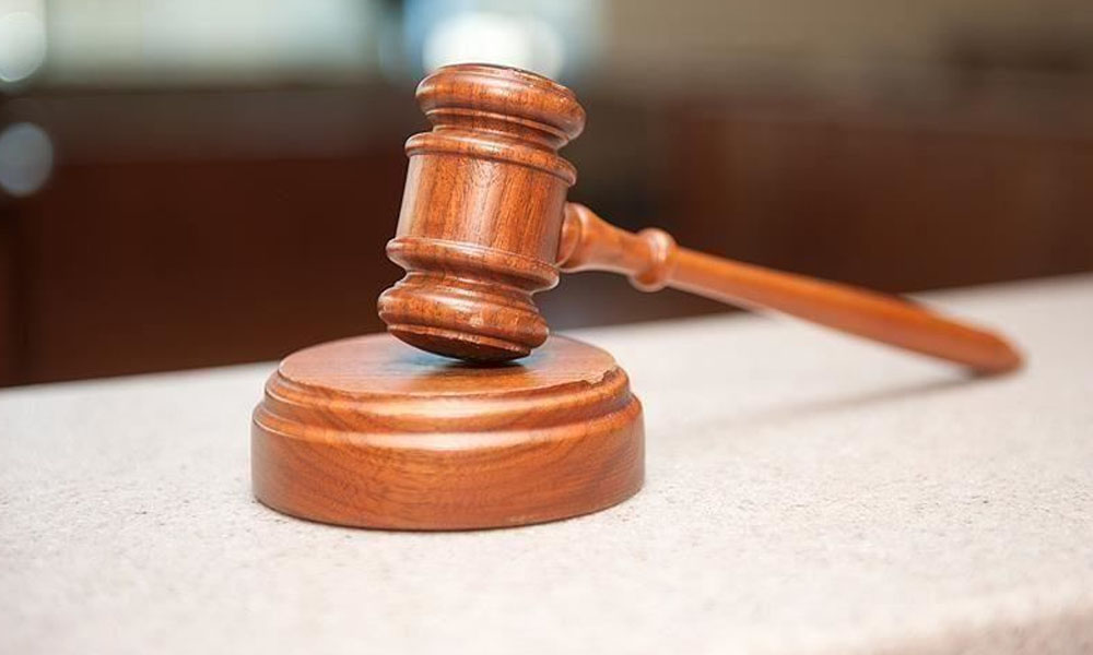 آئینی عدالت نے پیٹرولیم کمپنی کو اربوں روپے سبسڈی ادائیگی کا حکم معطل کردیا