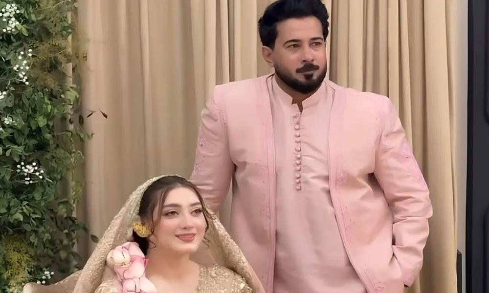 اداکارہ مومنہ اقبال کی دعائے خیر کی تصاویر وائرل ہو گئیں