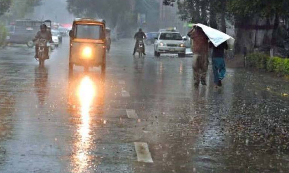 لاہور سمیت مختلف علاقوں میں موسلادھار بارش، مزید بادل برسنے کی پیشگوئی