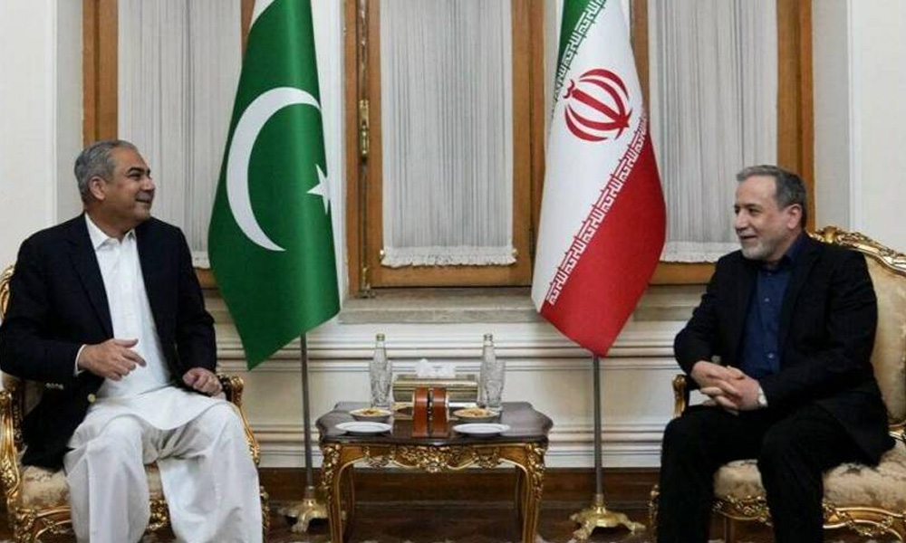 محسن نقوی کی ایرانی وزیر خارجہ سے ملاقات، جنگ کے خاتمے کیلئے مسودے پر تبادلہ خیال