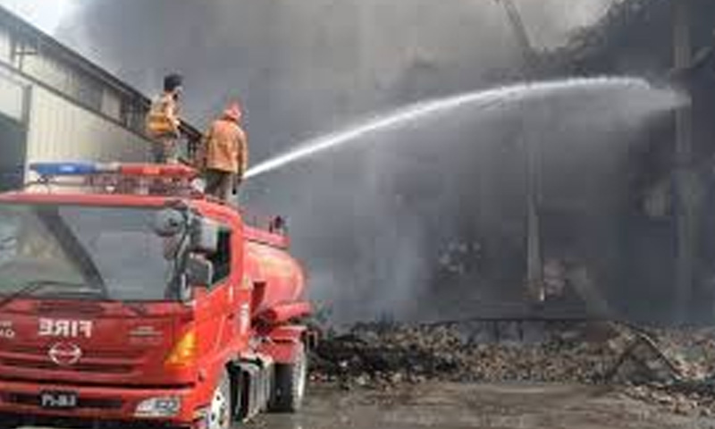 مستونگ ، کسٹم کے گودام میں خوفناک آتشزدگی ، 35 افراد زخمی ، 100 گاڑیاں جل گئیں