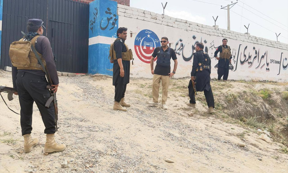 بنوں میں بم دھماکا ، 8 افراد شہید ، متعدد زخمی