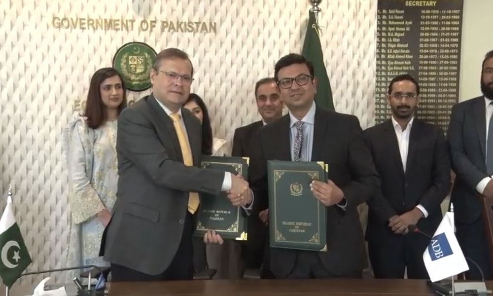 پاکستان اور ایشیائی ترقیاتی بینک کے درمیان 70 کروڑ ڈالر قرض معاہدے پر دستخط