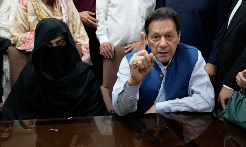 عمران خان اور بشریٰ بی بی کے وکیل نے جان بوجھ کر دستخط شدہ وکالت نامے وصول نہیں کیے، سپرنٹنڈنٹ اڈیالہ جیل