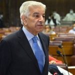 ‘یہ خلافِ قانون ہے،’ عمران خان کے بیٹوں کا نائیکوپ شیئر کرنے پر خواجہ آصف تنقید کی زد میں