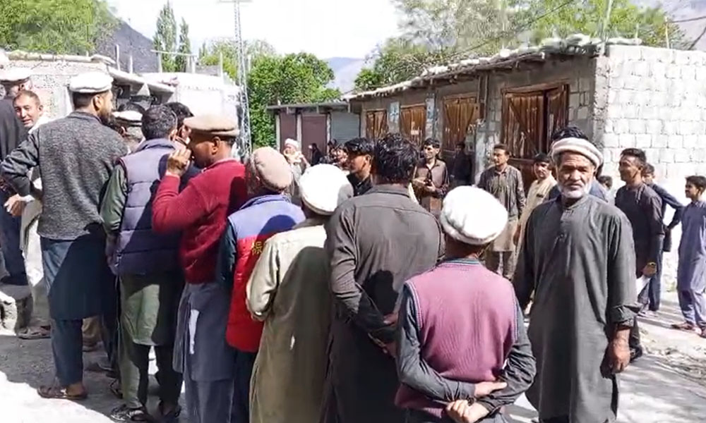گلگت میں ن لیگ اور پیپلز پارٹی کے حامی آمنے سامنے، ہاتھا پائی اور تلخ کلامی