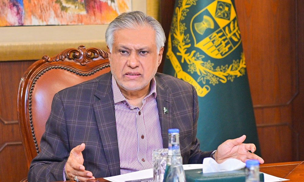 امریکا کی جانب سے روکے گئے جہاز کا ایرانی عملہ بحفاظت کراچی پہنچ گیا، اسحاق ڈار
