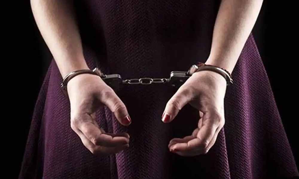 لاہور،موٹرسائیکل چرانے والی برقعہ پوش خاتون گرفتار
