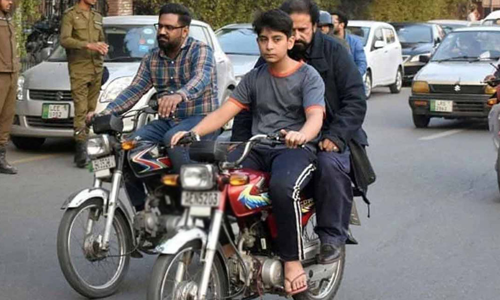 16 سے 18 سال کے نوجوانوں کے لیے جووینائل ڈرائیونگ پرمٹ متعارف، رواں ہفتے سے اجرا شروع