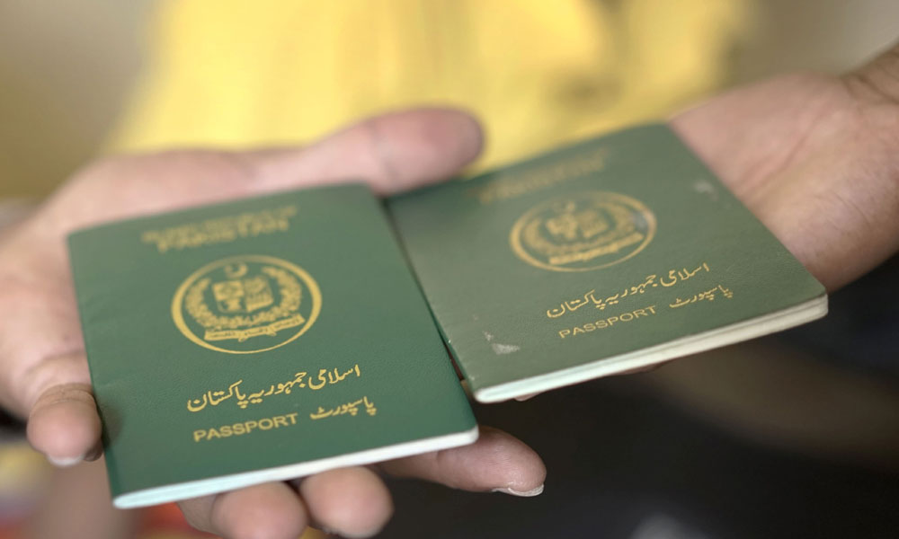 پاسپورٹ دفاتر میں نقد فیس وصولی کا نظام ختم، ڈیجیٹل ادائیگی کرنی ہوگی