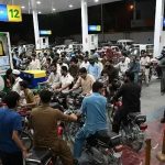 پیٹرول صارفین کو جمعہ کا شدت سے انتظار، قیمتوں میں کمی کی امیدیں بڑھ گئیں