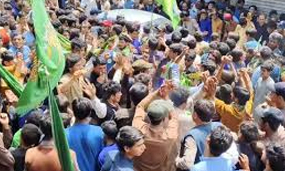 لیگی رہنما ملک کفایت الرحمان کی ریلی پر فائرنگ، ایک شخص شدید
