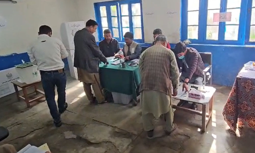 گلگت بلتستان انتخابات، پولنگ اسٹیشنز کے اندر موبائل فون لے جانے پر پابندی