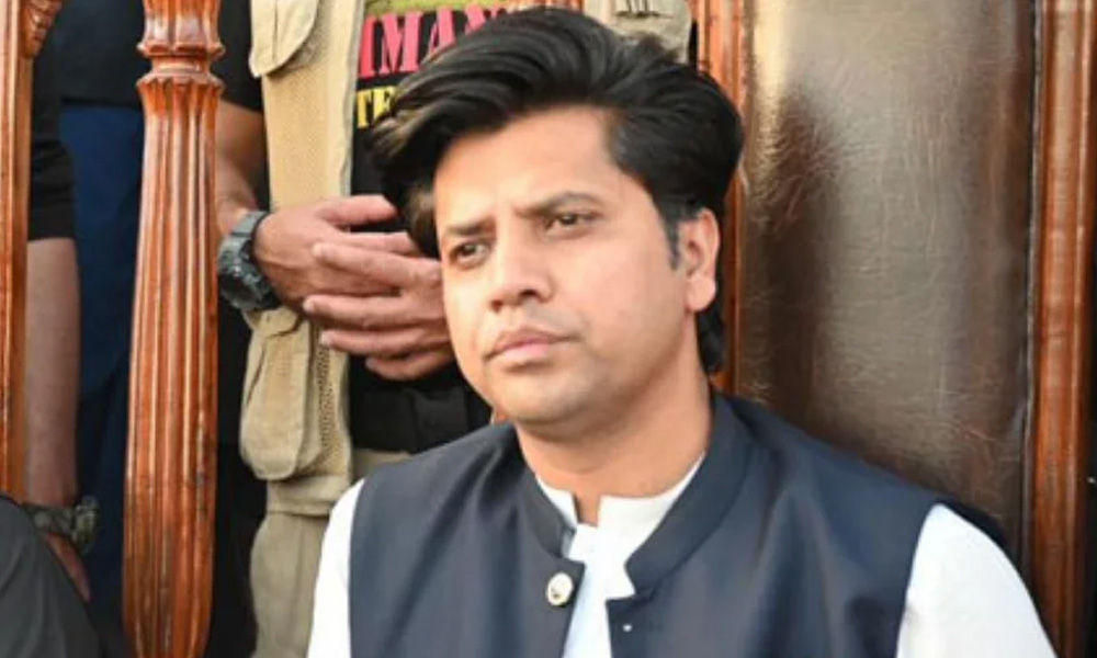 خیبرپختونخوا حکومت کا مراعات ایکٹ کی تمام متنازعہ شقیں واپس لینے کا فیصلہ