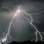 تھرپارکر میں آسمانی بجلی گرنے سے 3 افراد جاں بحق، 5 زخمی