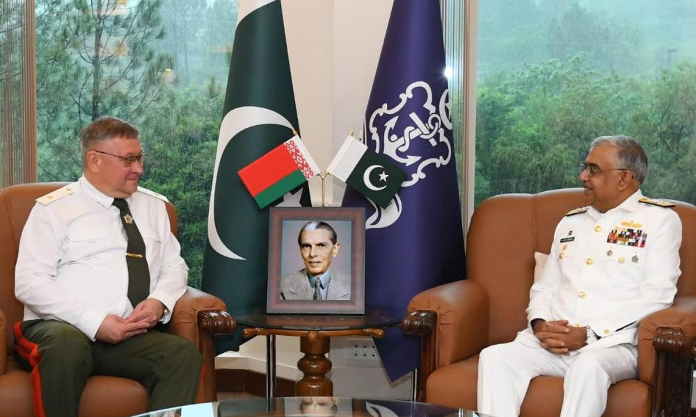 بیلاروس کے چیف آف جنرل اسٹاف کی قیادت میں دفاعی وفد کا نیول ہیڈکوارٹرز کا دورہ، پاک بحریہ کی صلاحیتوں کو سراہا گیا