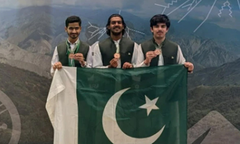 پاکستانی طلبا کا عالمی اعزاز، انٹرنیشنل فزکس اولمپیاڈ میں 3 کانسی کے تمغے جیت لئے