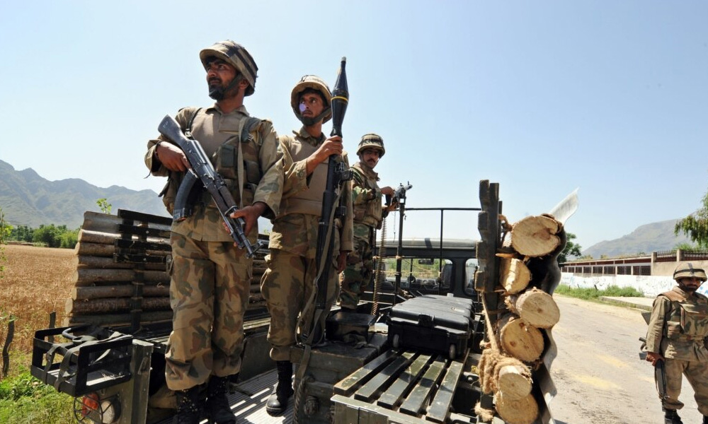 ٹانک میں دہشتگردوں کا حملہ، 12 دہشتگرد ہلاک، 15 جوان شہید