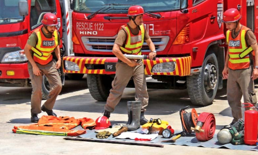 ملتان ایجوکیشن بورڈ آفس میں آگ لگنے سے عمارت کے ایک حصے کو نقصان پہنچا 1122