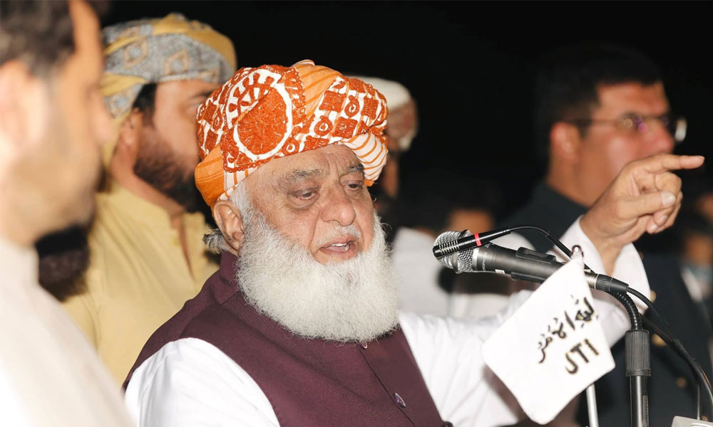 مولانا فضل الرحمان کا بیان شہداء کی توہین قرار، سیاسی قیادت نے معافی کا مطالبہ کر دیا