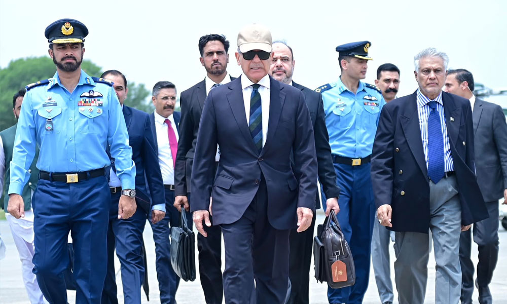 وزیرِ اعظم شہید آیت اللہ خامنہ ای کے جنازے میں شرکت کیلئے ایران روانہ