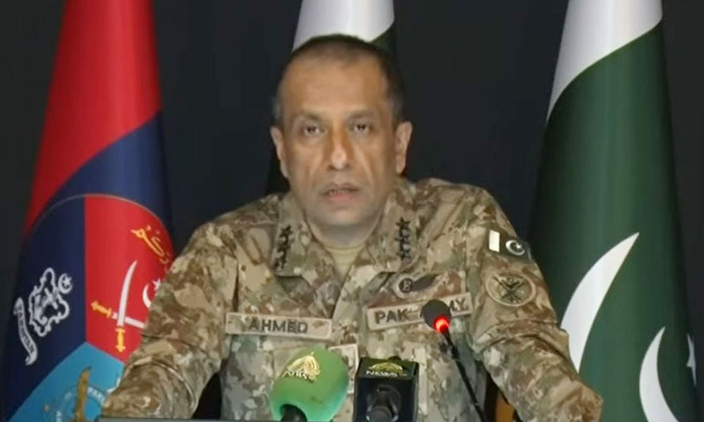بلوچستان میں 54 دہشتگرد ہلاک، دہشتگردوں اور سہولت کاروں کو کوئی رعایت نہیں دی جائے گی، ڈی جی آئی ایس پی آر لائیو: دہشتگردی کے خاتمے کے لیے کارروائیاں بھرپور انداز میں جاری رہیں گی، ڈی جی آئی ایس پی آر
