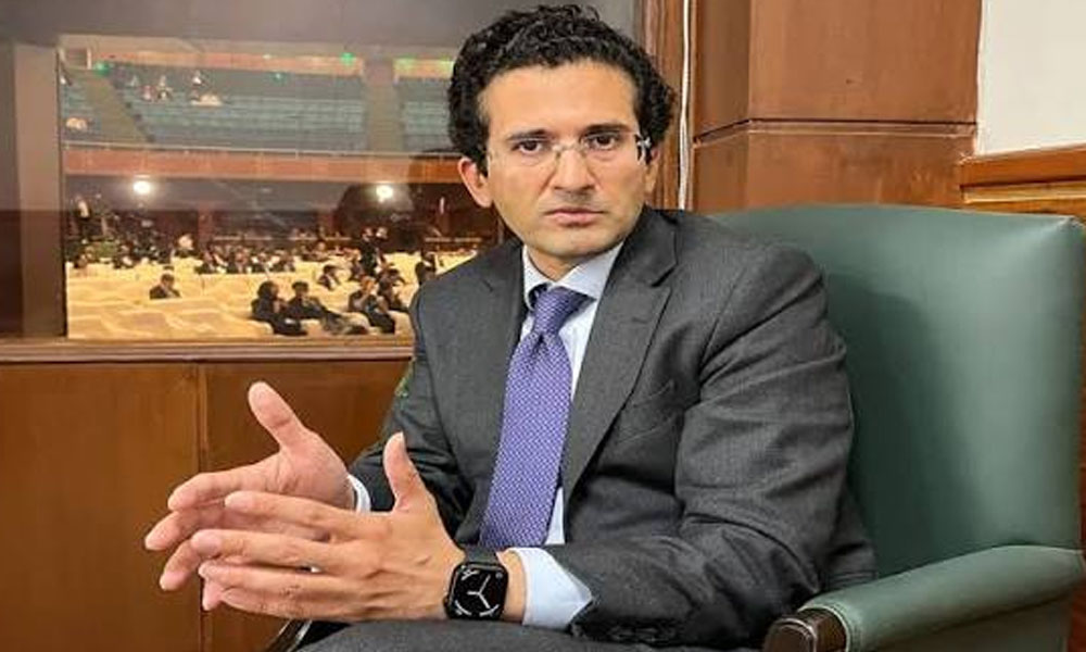 عالمی منڈی میں تیار پیٹرول سستا ہوگا تو اس کا فائدہ پاکستان میں صارفین کو بھی ملے گا، وزیر پیٹرولیم
