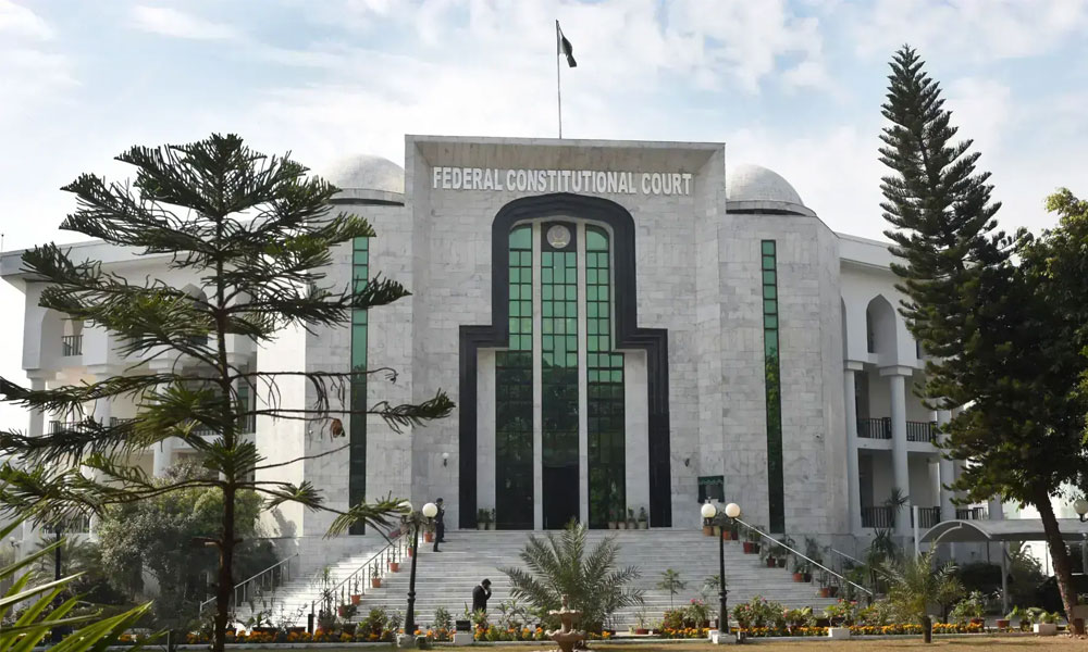 خیبرپختونخوا میں ایم اے پاس خاکروب؛ جسٹس حسن اظہر کے دلچسپ ریمارکس
