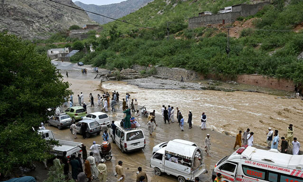 خیبر پختونخوا میں موسلادھار بارشیں اور سیلاب ، 12 افراد جاں بحق
