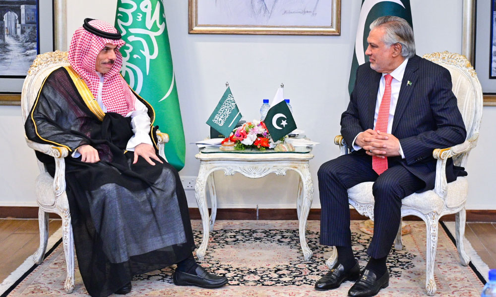 اسحاق ڈار اور سعودی وزیر خارجہ کا ٹیلیفونک رابطہ، خطے میں کشیدگی کم کرنے اور مذاکرات جاری رکھنے پر زور